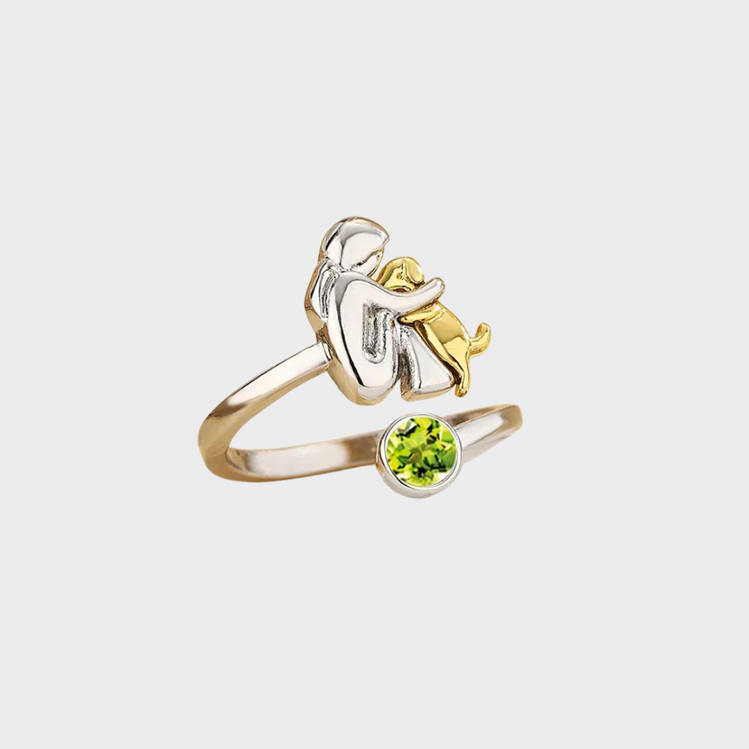 Inel cu pandantiv în formă de câine