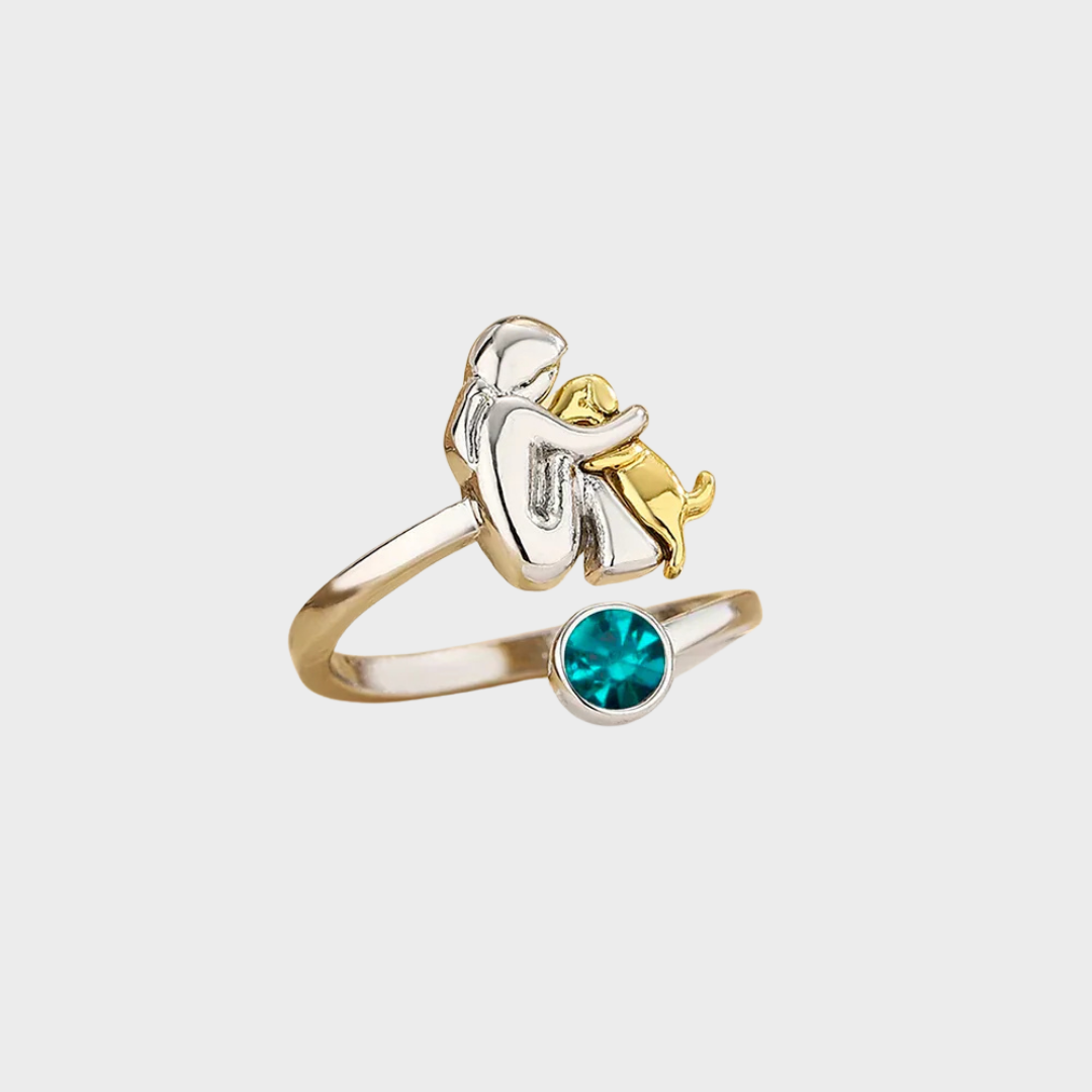 Inel cu pandantiv în formă de câine