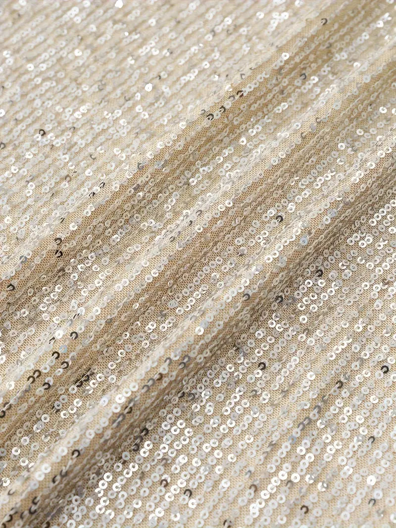 Jessica – Rochie Strălucitoare cu Umeri Decupați