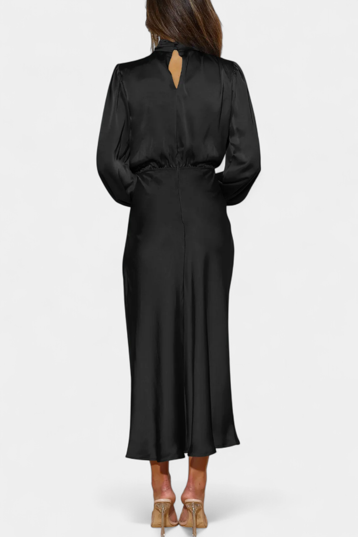 Rochie Maxi Maria cu Guler Înalt și Detalii Colorate