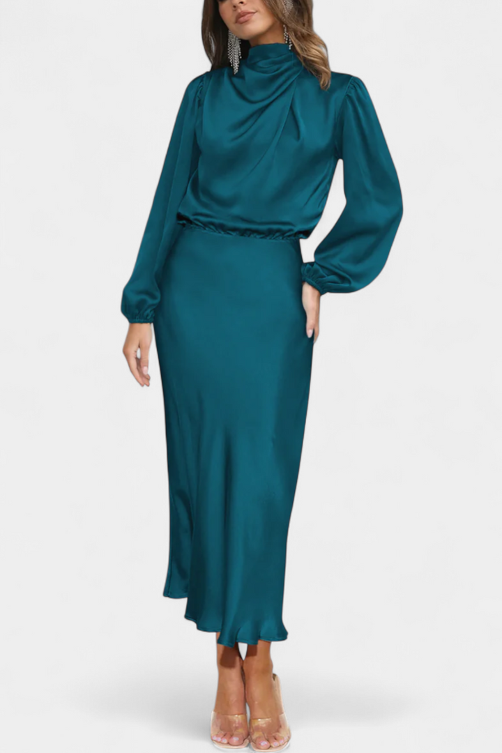 Rochie Maxi Maria cu Guler Înalt și Detalii Colorate