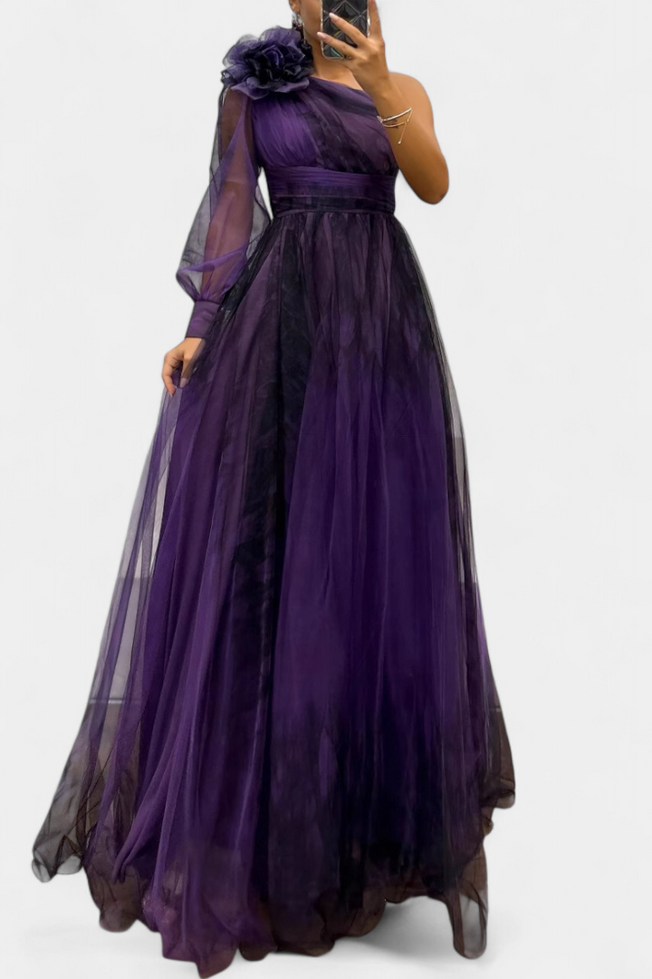 Rochie Maxi din Șifon cu Umăr Decupat și Floare Voluminoasă