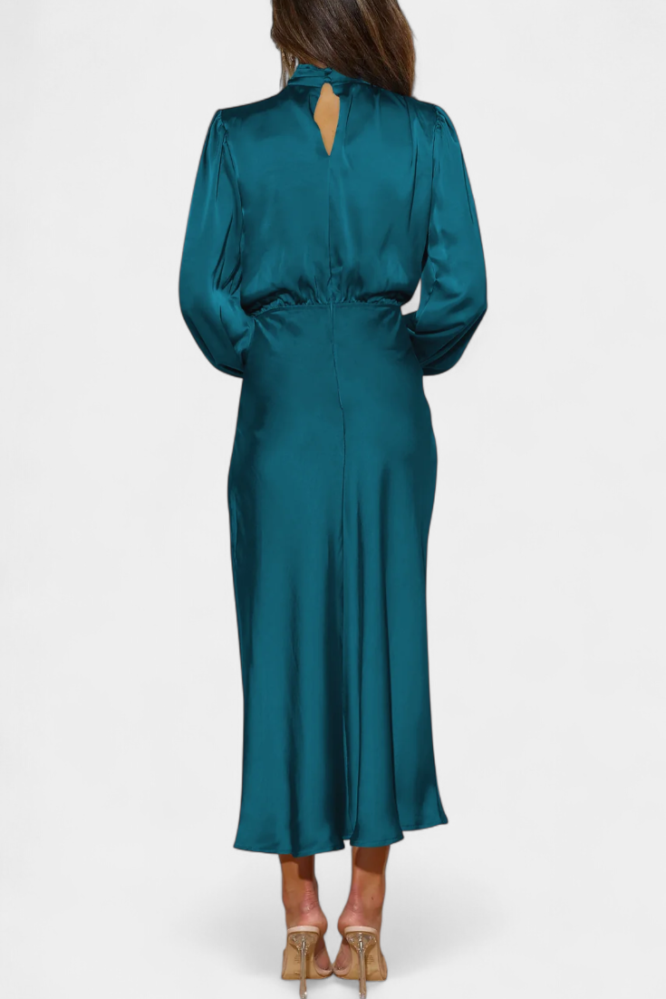 Rochie Maxi Maria cu Guler Înalt și Detalii Colorate