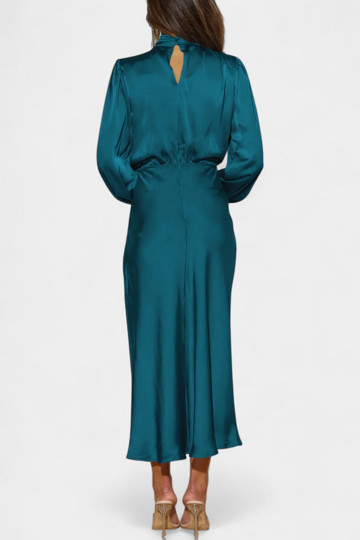 Rochie Maxi Maria cu Guler Înalt și Detalii Colorate