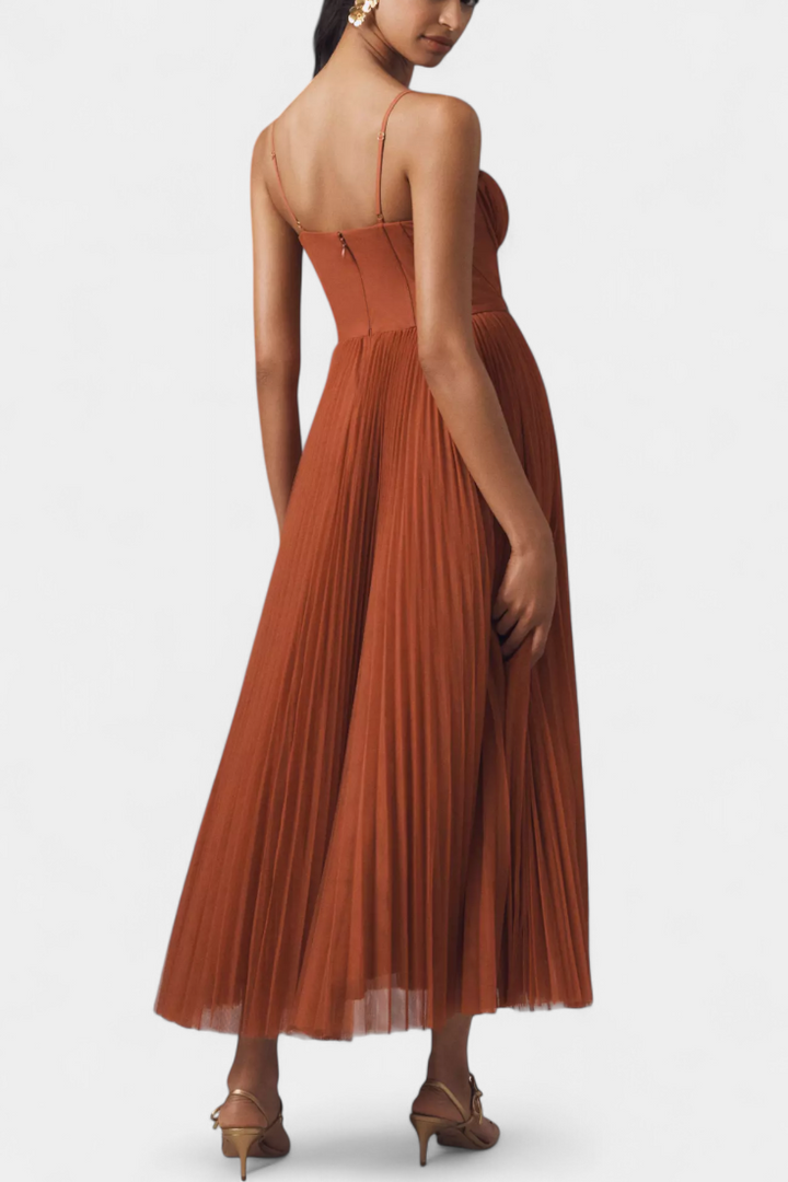 Nives - Rochie plisată din chiffon cu decolteu în formă de inimă și corset structurat