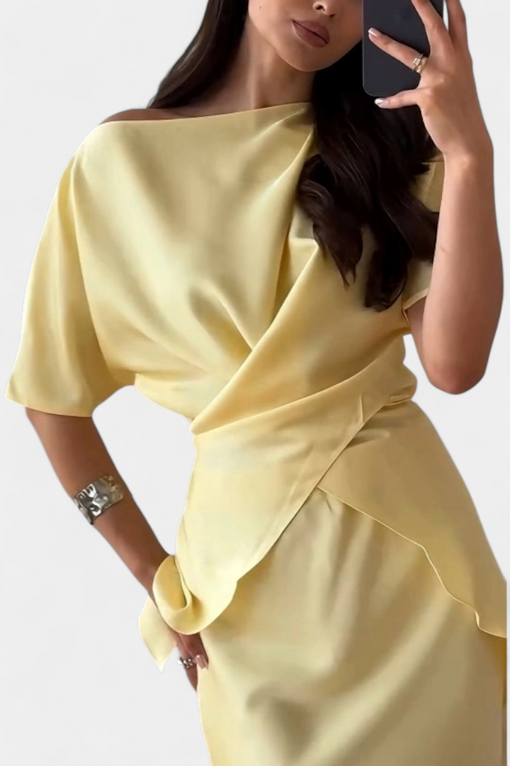 Compleu Sara cu Top cu Bretele Încâlcite și Fustă Ușoară