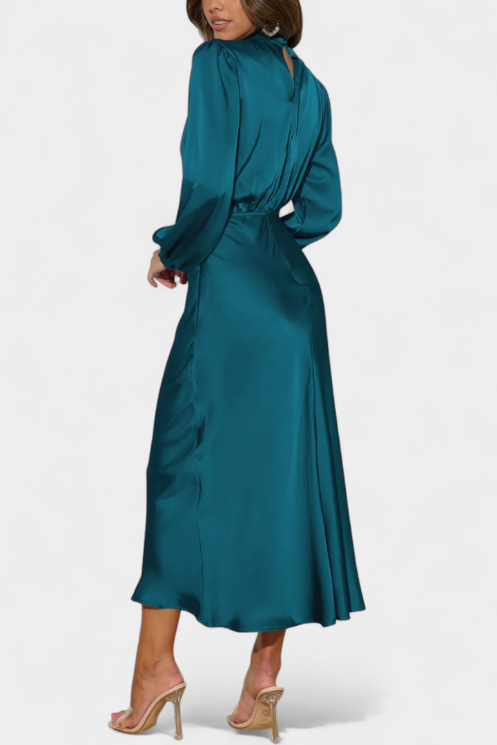 Rochie Maxi Maria cu Guler Înalt și Detalii Colorate