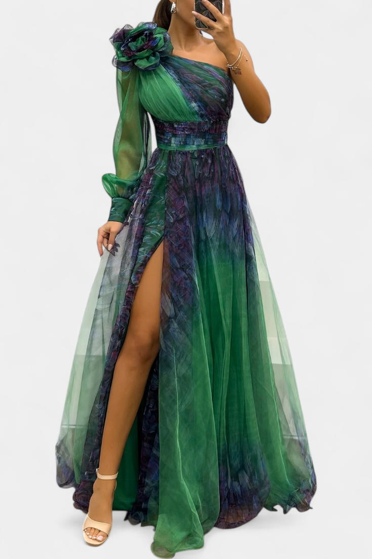 Rochie Maxi din Șifon cu Umăr Decupat și Floare Voluminoasă