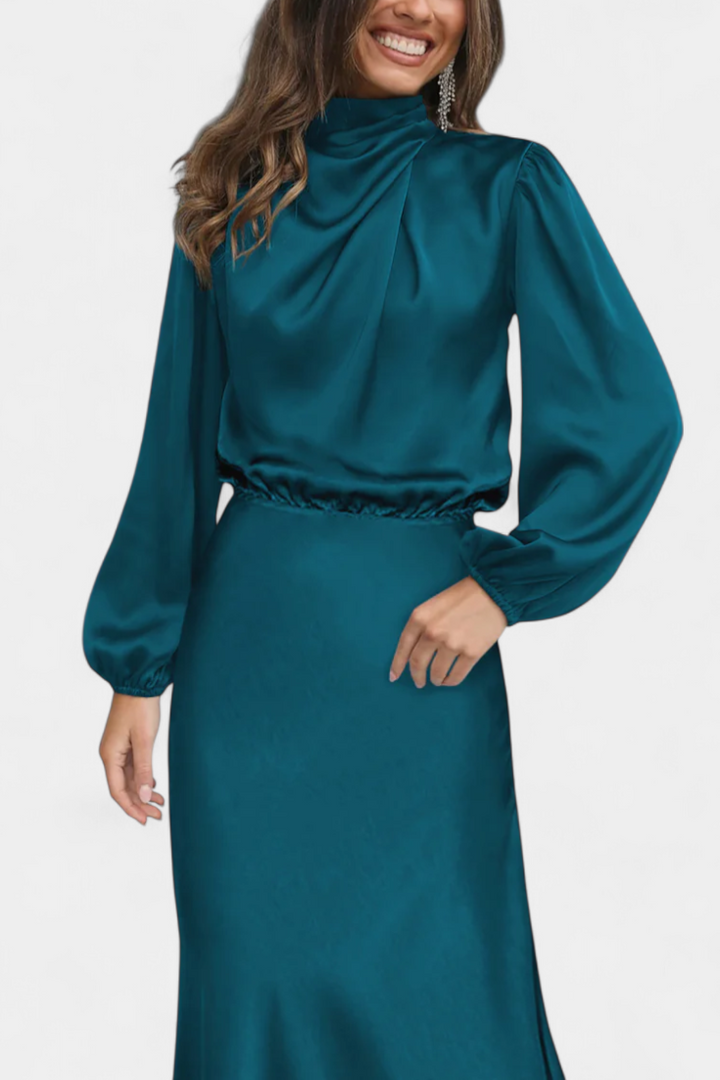 Rochie Maxi Maria cu Guler Înalt și Detalii Colorate