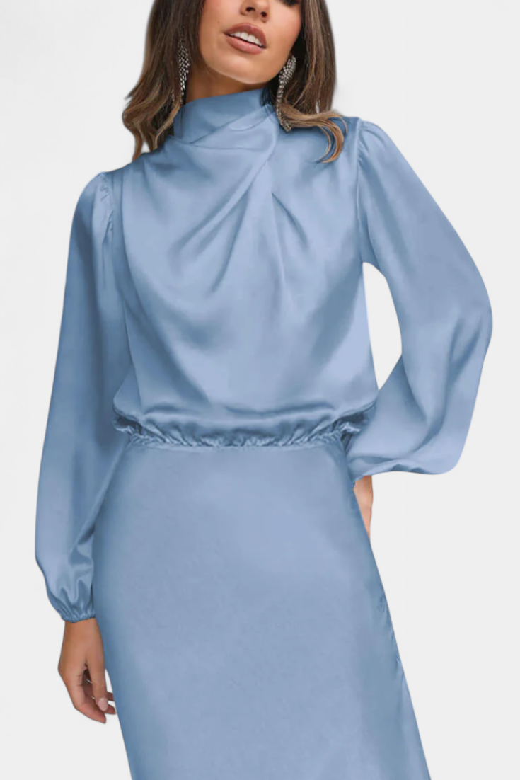 Rochie Maxi Maria cu Guler Înalt și Detalii Colorate